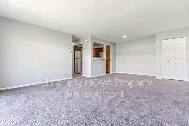 Building Photo - 10122 Campus Way S