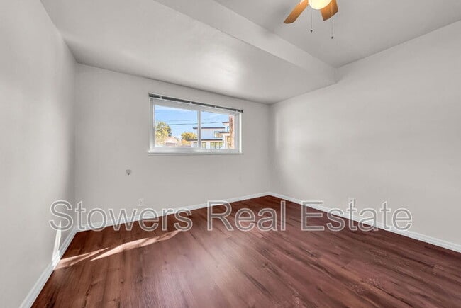 Building Photo - 275 Cameo Dr