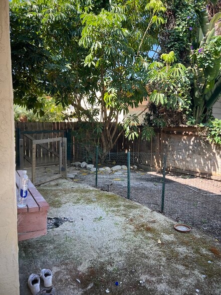 Building Photo - 120 Avenida Las Brisas