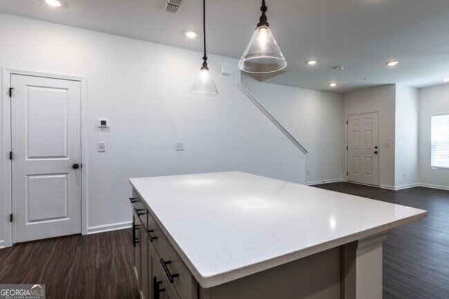 Building Photo - 5542 Highland St