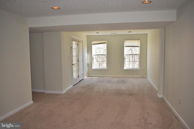 Building Photo - 1481 Pangbourne Way