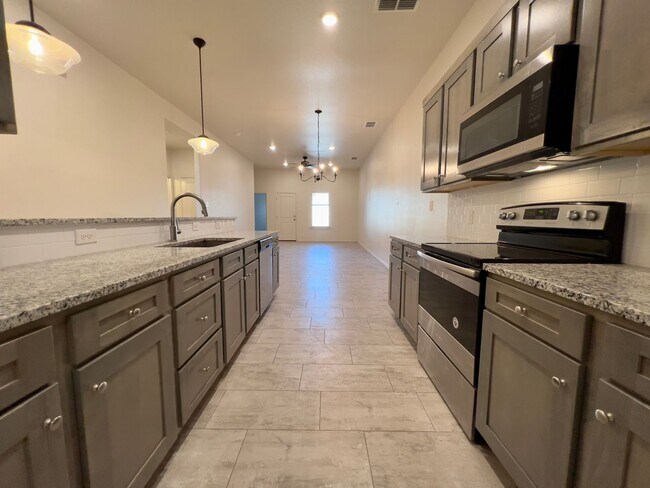 Building Photo - Charming 2 Bedroom, 2 Bathroom Townhome in...