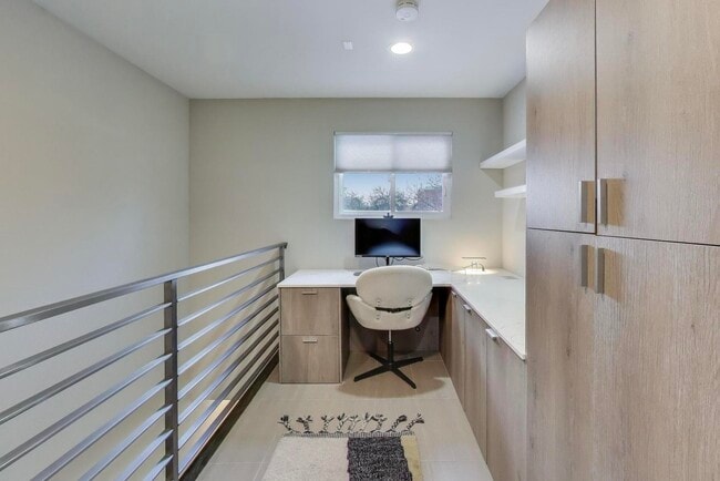 Building Photo - 1632 W Ohio St