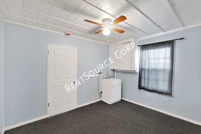 Building Photo - 1040-1042 Flora St