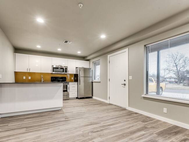 Building Photo - 2501 N Blackwelder Ave