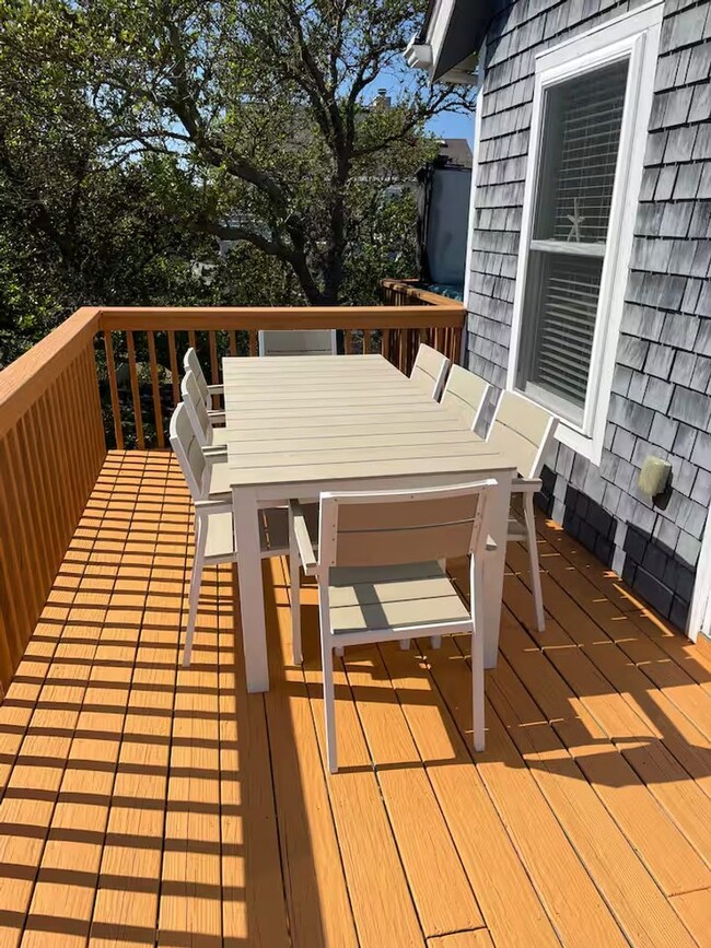 Building Photo - 4 Bedroom 2.5 Bath Home in Nags Head