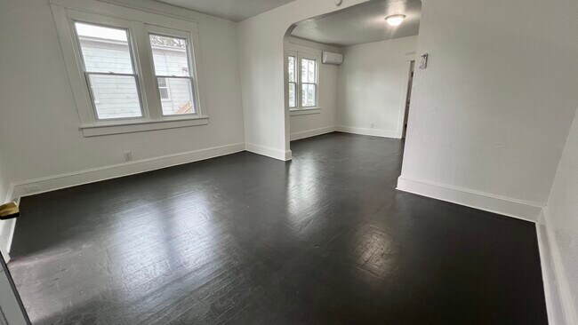 Building Photo - 1707 Holladay St