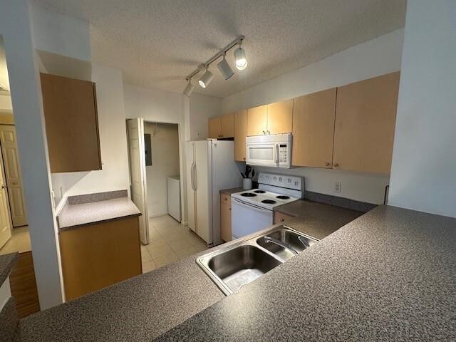 Building Photo - 7980 N Nob Hill Rd