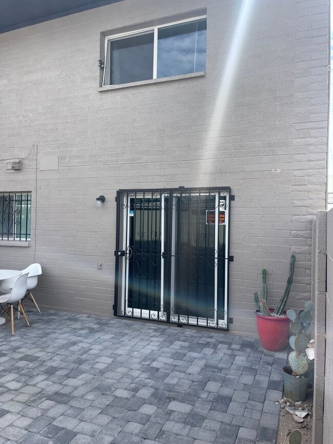 Building Photo - 2927 E Fairmount Ave