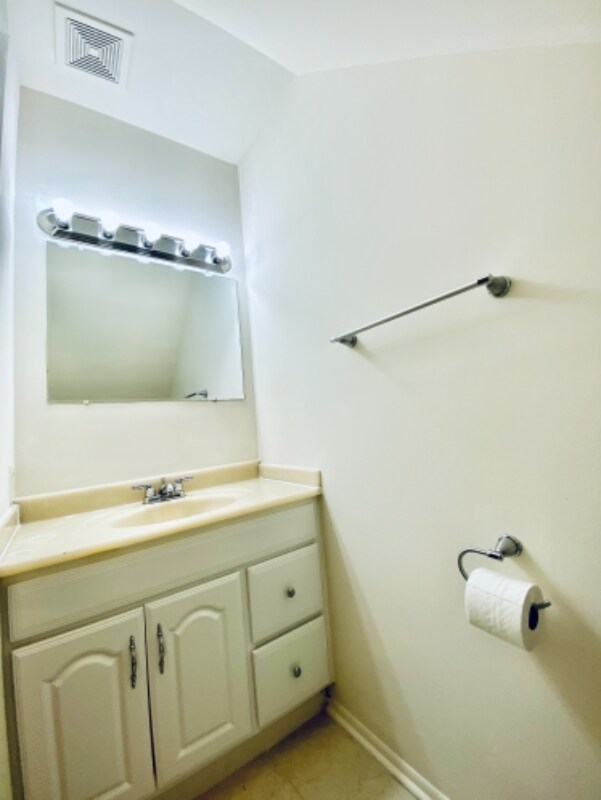 Building Photo - 10690 High Beam Ct