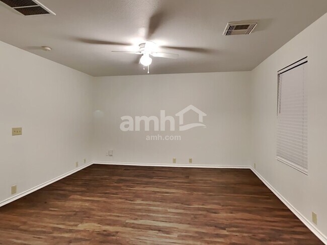 Building Photo - 6013 Midcrown Dr