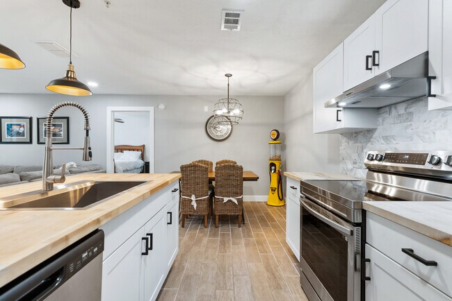 Building Photo - 7424 Vista Way