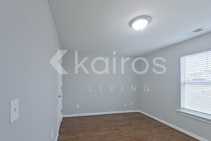 Building Photo - 922 12th Ln