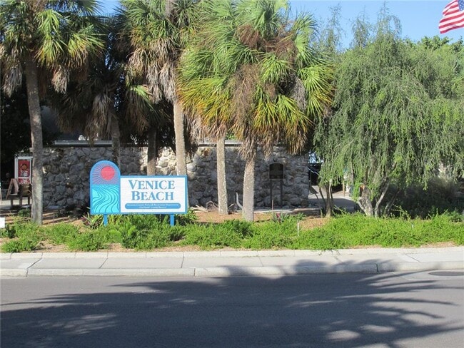 Building Photo - 622 Bird Bay Dr S