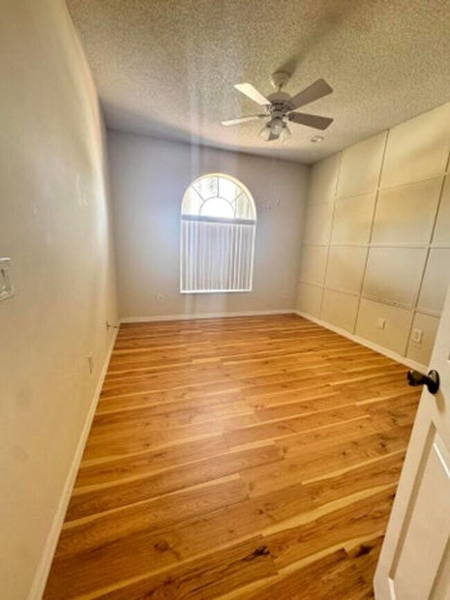 Building Photo - 10895 Fillmore Dr