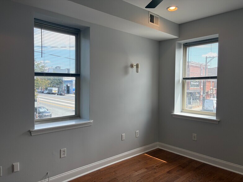 Building Photo - 115 E Girard Ave