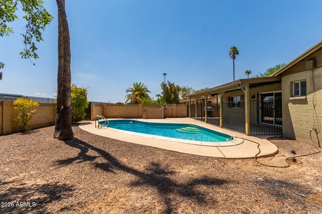 Building Photo - 1885 E Alameda Dr