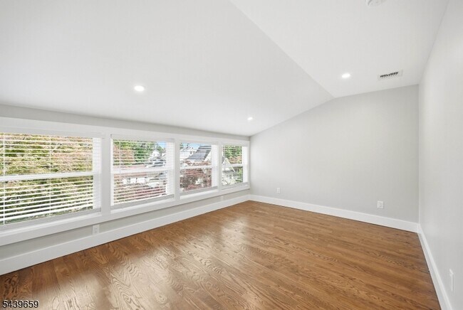 Building Photo - 40 Jardine Rd