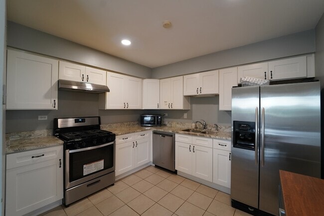 Building Photo - 807 Mansfield Ct