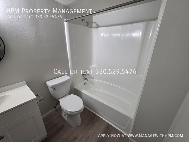 Building Photo - 1017 Howe Ave