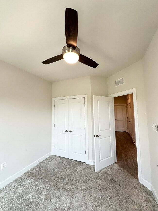 Building Photo - 131 Albany Pl