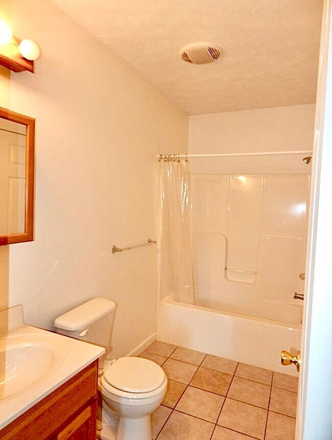 Building Photo - 626-628 Valentine St