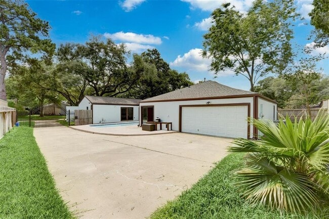 Building Photo - 4535 Turf Valley Dr