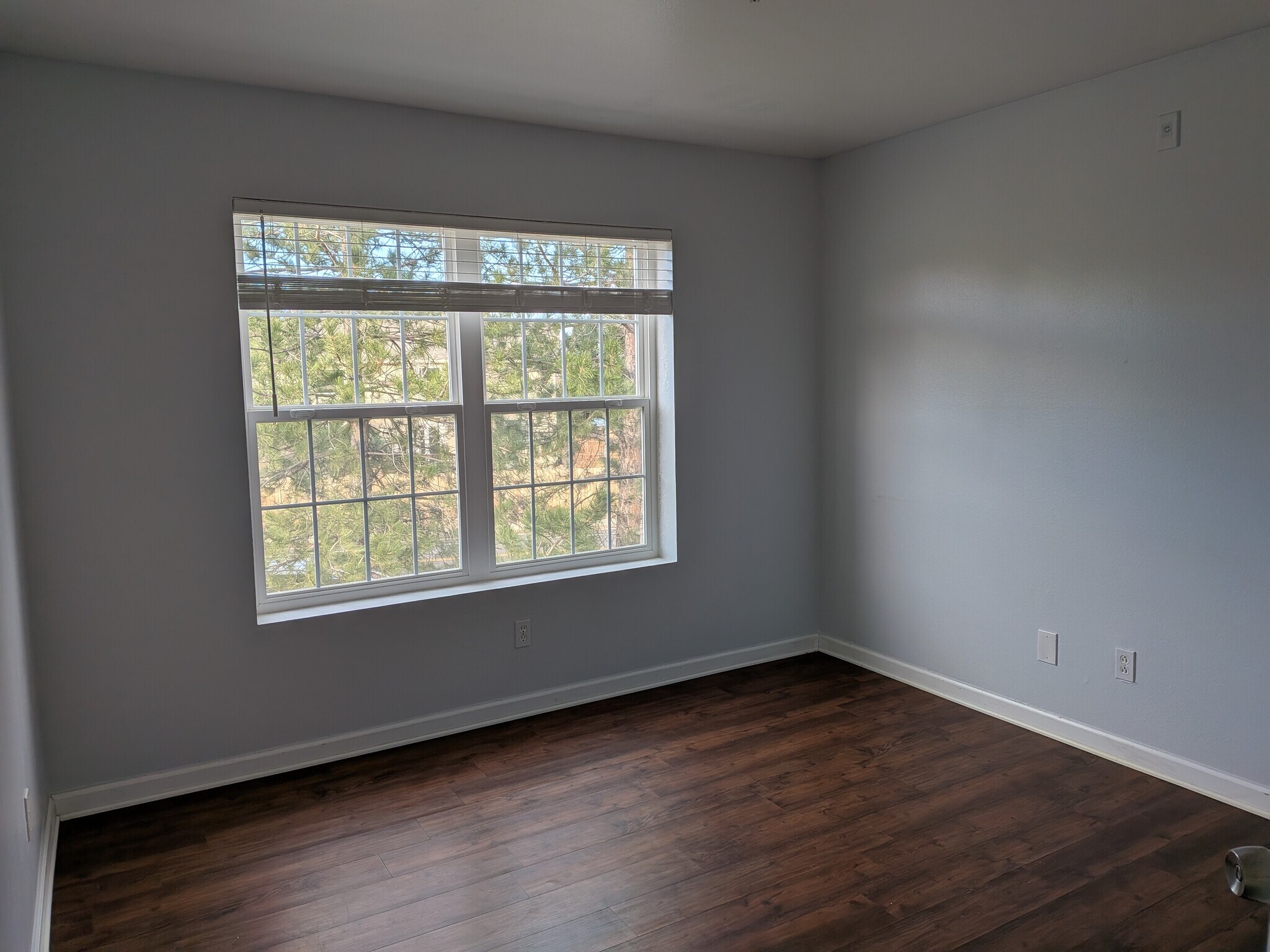 Building Photo - 12304 W Cross Dr