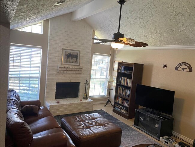 Building Photo - 1427 Bugle Run Dr
