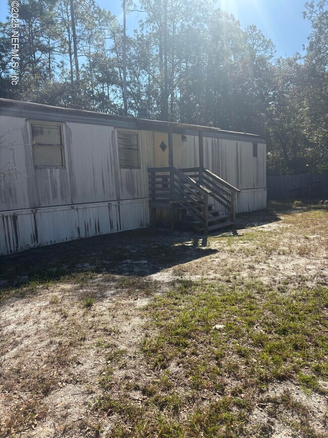 Primary Photo - 119 Davis St