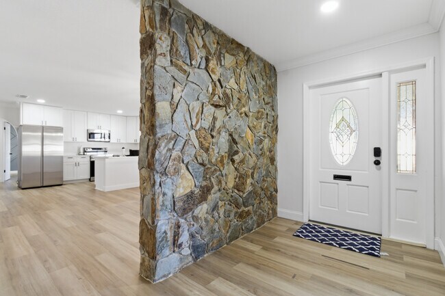 Building Photo - 4420 W Carmen St