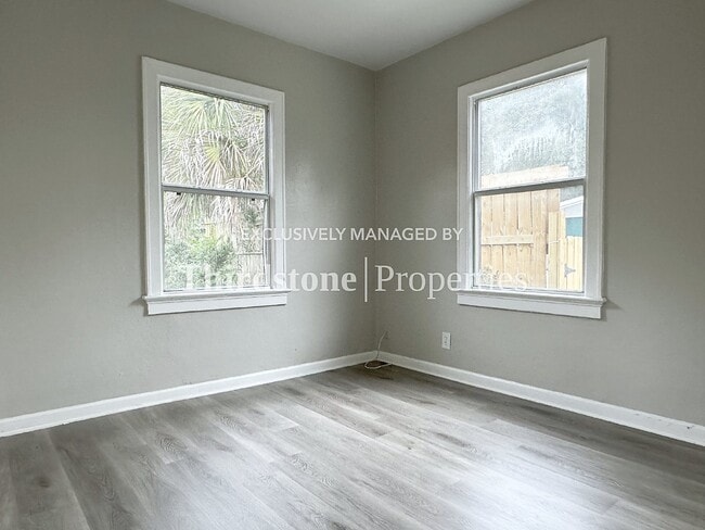 Building Photo - 1979 Brackland St