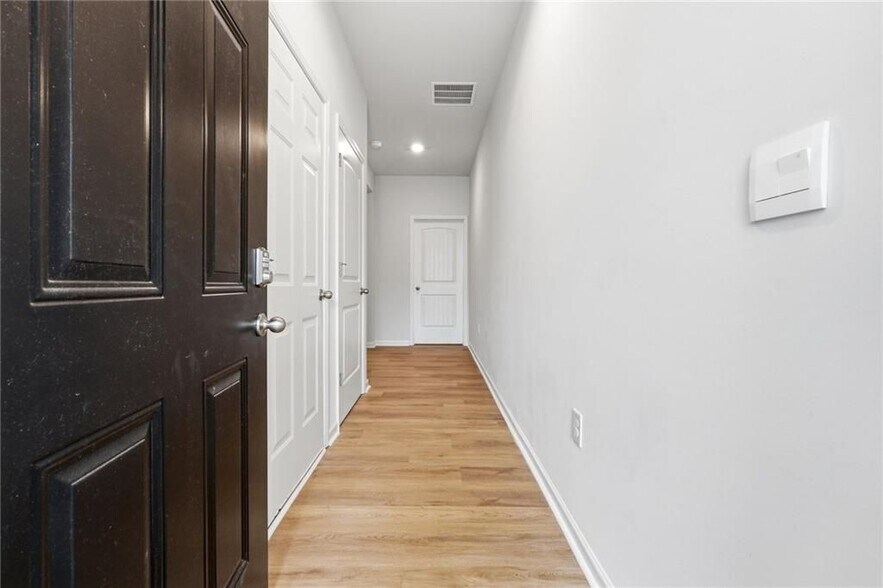 Building Photo - 255 Deerberry Dr