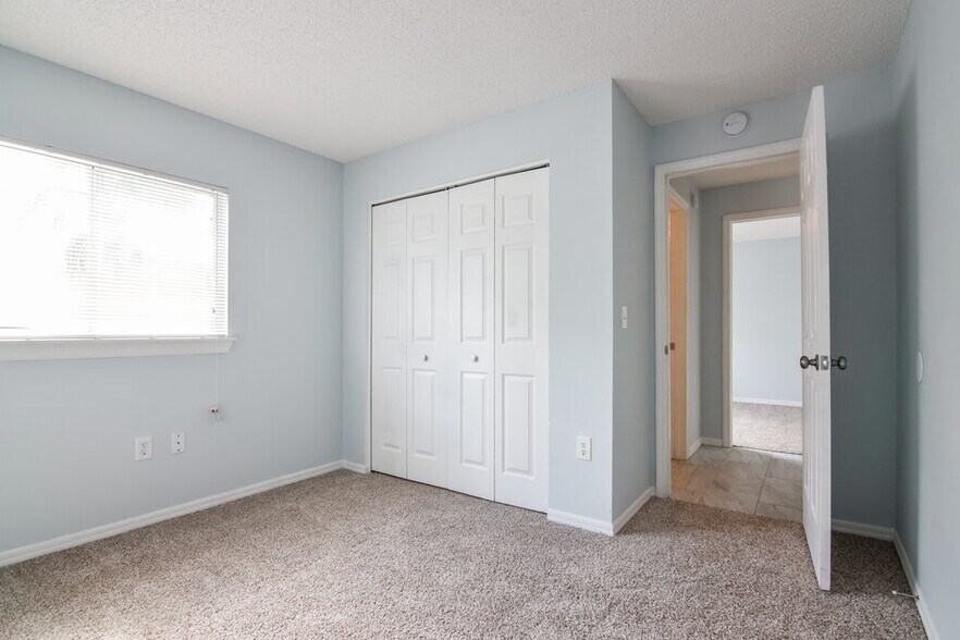 Building Photo - 1449 Mohrlake Dr