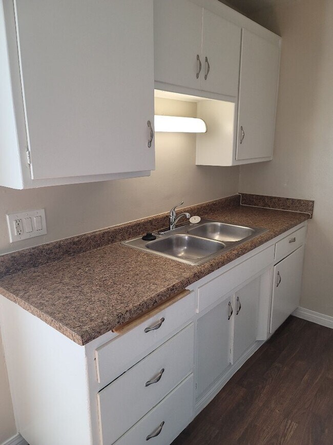 Building Photo - Welcome home to Seabreeze Garden Apartments