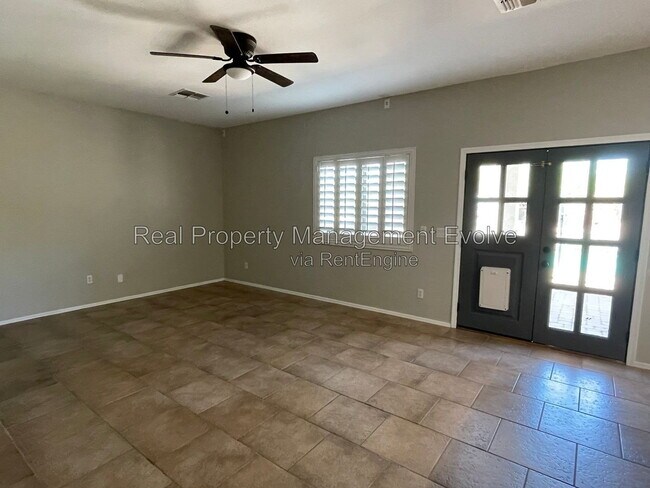 Building Photo - 3632 W Jacksonville Dr