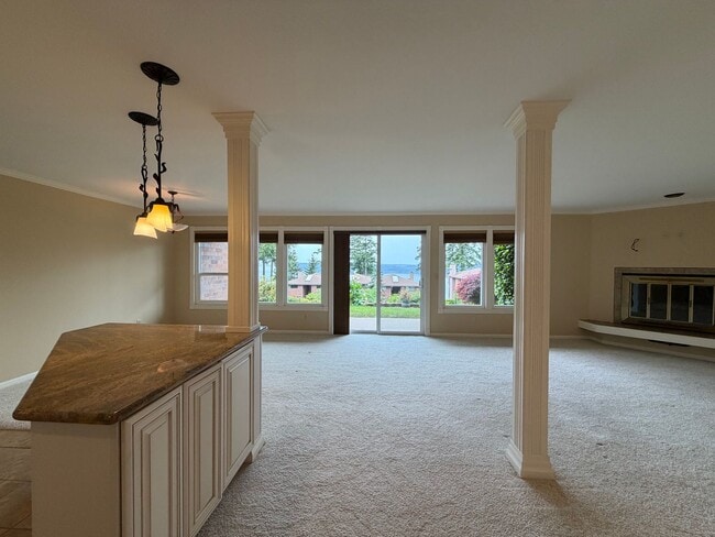 Building Photo - Mukilteo View Condo