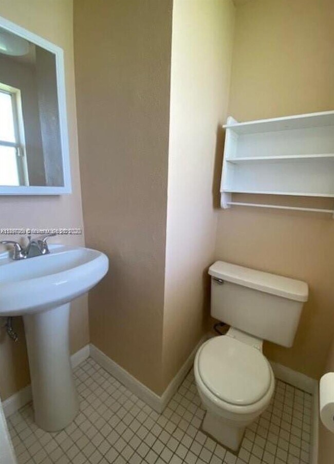 Building Photo - 7831 N Colony Cir