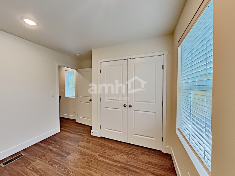 Building Photo - 32971 Lookout Ln
