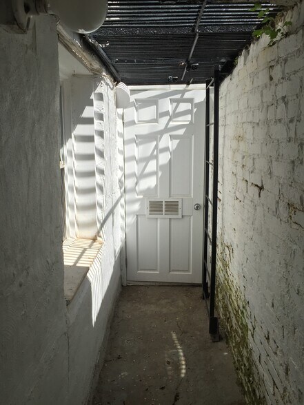 Building Photo - 419 A St NE