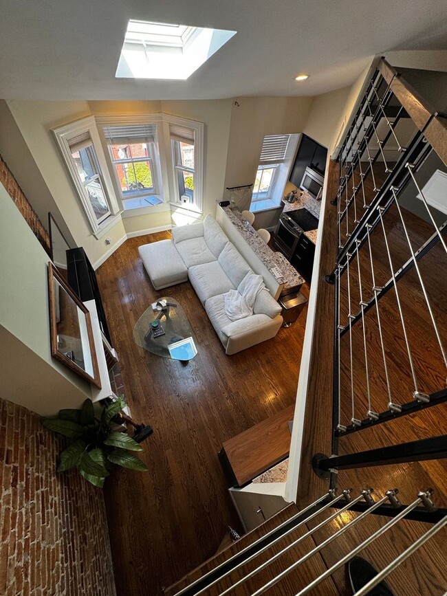 Building Photo - 1 bed 1.5 bath with roof deck, no undergrads, central air, W/D in unit