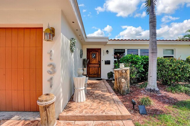 Building Photo - 131 SE 13th St