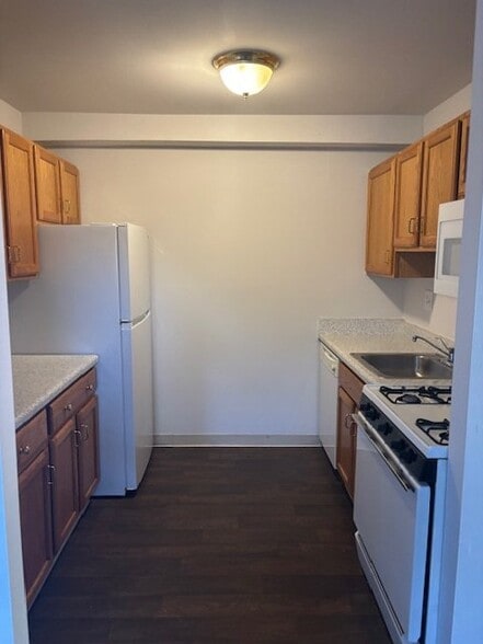 Building Photo - 812 Brook Hill Rd