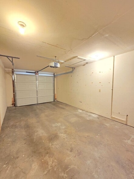 Building Photo - 1318 S Robinhood St