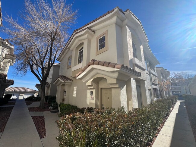 Building Photo - Gated Summerlin Community