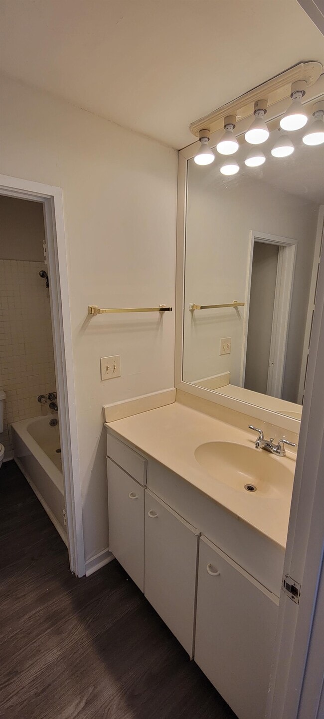 Building Photo - 1055 Quinn St