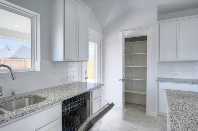 Building Photo - 21251 Shr Blf Dr