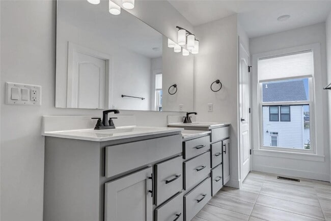 Building Photo - 16507 Honey Locust Dr