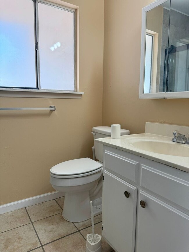 Building Photo - 1005 Vly Frg Dr