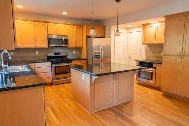 Building Photo - 4bd/2.5ba Seattle Home